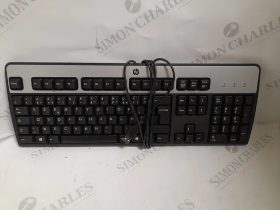 BOX OF APPROXIMATELY 15 ASSORTED KEYBOARDS OF VARYING MODELS TO CONTAIN LOGITECH, HP ETC