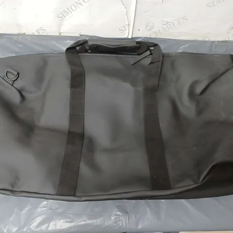 RAINS DUFFLE BAG IN BLACK