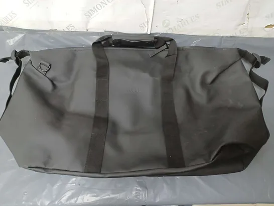 RAINS DUFFLE BAG IN BLACK