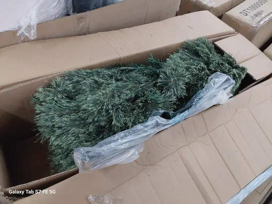 BOXED 6' CASHMERE TIPS CHRISTMAS TREE GREEN