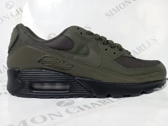 BOXED PAIR OF NIKE AIR MAX SHOES IN SAGE GREEN UK SIZE 9