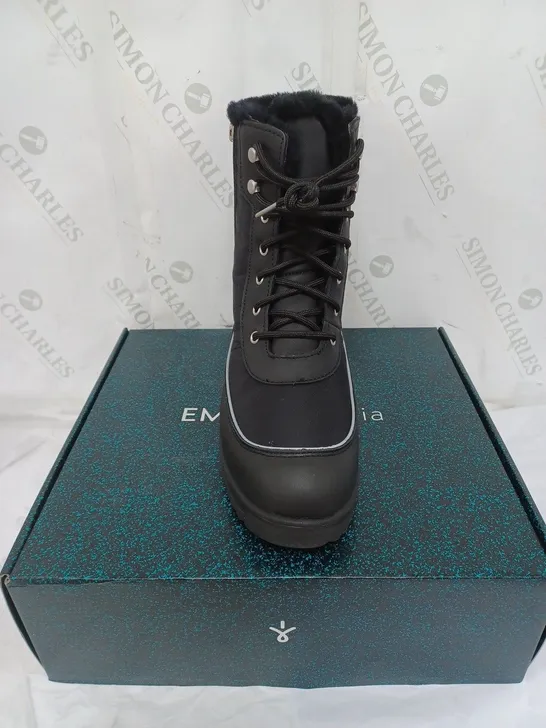 BOXED EMU AUSTRALIA LADIES SNOWY WATERPROOF WITH REFLECTIVE TRIM BOOTS BLACK SIZE 9