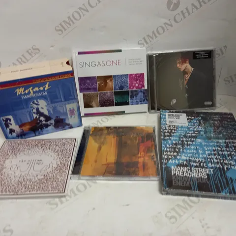 LOT OF APPROXIMATELY 45 CDS, TO INCLUDE YUNGBLUD, MANIC STREET PREACHERS, MOZART, ETC