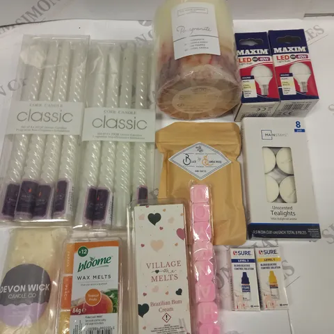 LOT OF ASSORTED HOUSEHOLD ITEMS TO INCLUDE CANDLES, LIGHTBULBS AND WAXMELTS