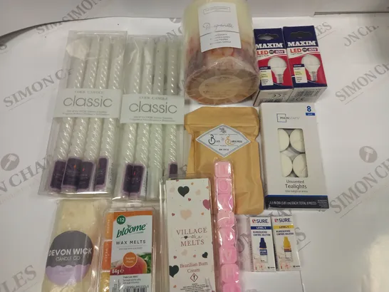 LOT OF ASSORTED HOUSEHOLD ITEMS TO INCLUDE CANDLES, LIGHTBULBS AND WAXMELTS