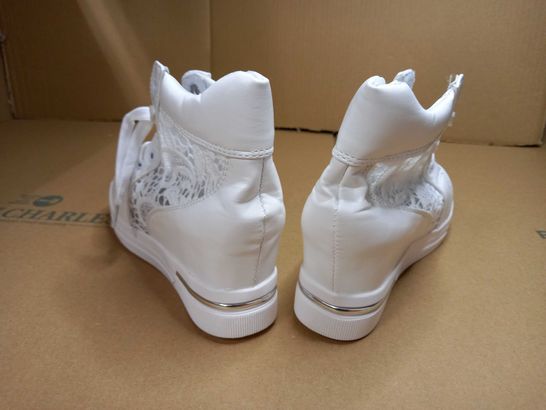 PAIR OF DESIGNER WHITE/LACE DETAILED WEDGED TRAINERS - SIZE 6.5