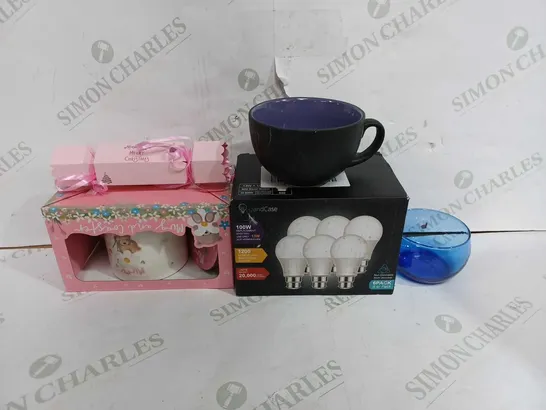 BOX OF APPROX 10 ASSORTED ITEMS TO INCLUDE - HUGS MUGS AND COASTER - JANDCASE 6 PACK OF LIGHTS - CHRISTMAS CRACKER ETC 