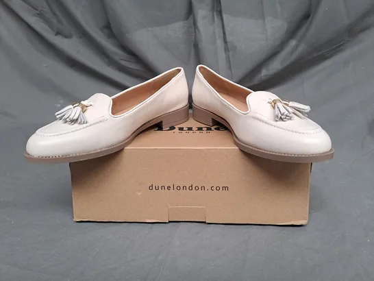 BOXED PAIR OF DUNE LONDON ECRU-LEATHER TASSEL LOAFER IN ALMOND SIZE 4