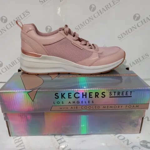 OUTLET SKECHERS LOS ANGELES AIR COOLING MEMORY FOAM IN PINK - SIZE 6 