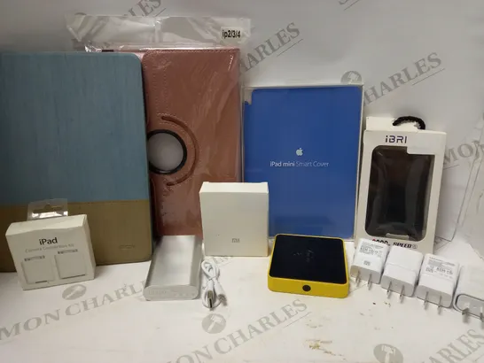 LOT OF APPROX 8 ASSORTED ITEMS TO INCLUDE IPAD CAMERA CONNECTION KIT, IPAD MINI SMART COVER, SAMSUNG TRAVEL ADAPTERS, ETC 