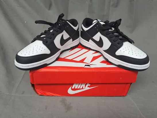 BOXED PAIR OF NIKE DUNK LOW SHOES IN BLACK/WHITE UK SIZE 4.5