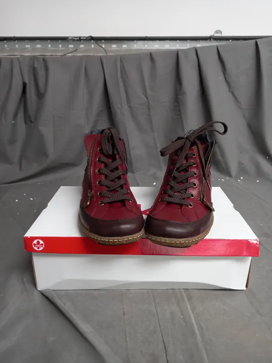 BOXED PAIR OF RIEKER SIDE ZIP WATER RESISTANT BOOTS IN BURGUNDY SIZE 6