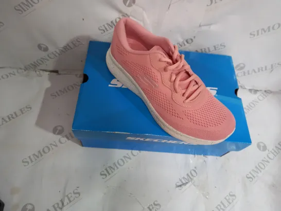 BOXED PAIR OF SKETCHERS TEXTILE MESH TRAINERS IN ROSE SIZE 6