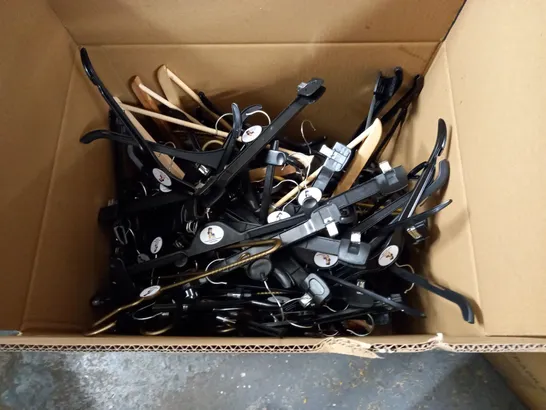 LARGE QUANTITY OF ASSORTED CLOTHES HANGER 