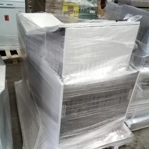 PALLET OF ASSORTED END OF LINE BATHROOM STOCK INCLUDING BASINS & VANITY UNITS