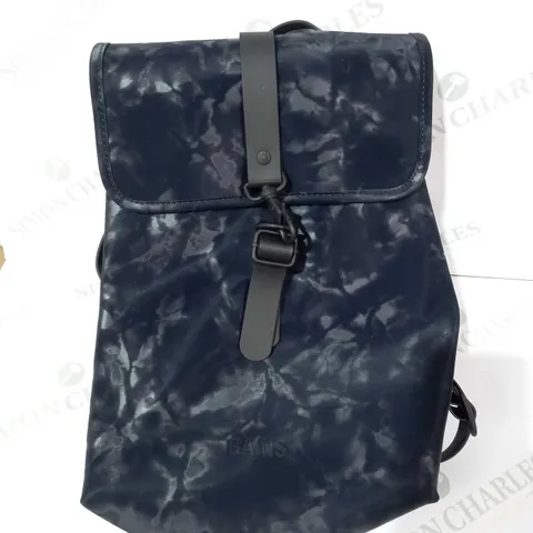 RAINS BUCKET BACKPACK - BLUE 