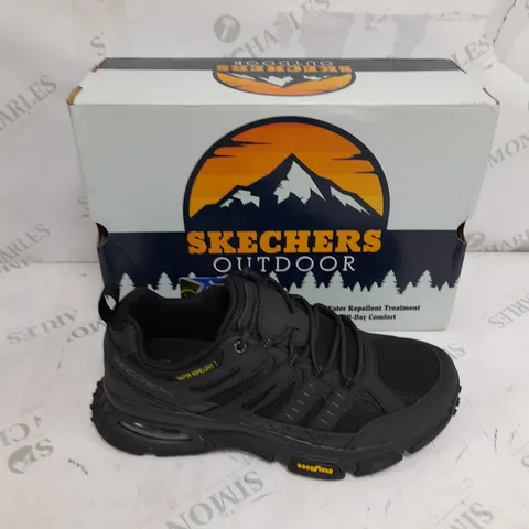 BOXED SKECHERS MEN'S SKECH-AIR ENVOY TRAINERS, BLACK - SIZE 7