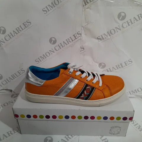 BOXED ADESSO ORANGE CASUAL TRAINERS SIZE 6