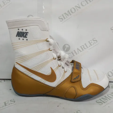 BOXED PAIR OF nike HYPERKO SHOES IN WHITE/METALLIC GOLD SIZE 8.5