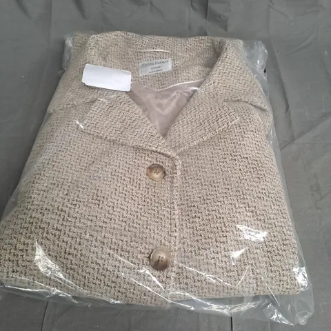 BEIGE HELENE BERMAN BEIGE COAT SIZE 29