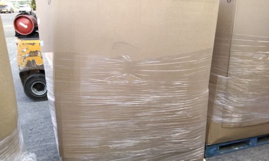 PALLET OF ASSORTED ITEMS INCLUDING FLEXIBLE GARDEN HOSE, 50FT HOSE, FLAT SEAT CUSHION, MEMORY FOAM BACK CUSHION 