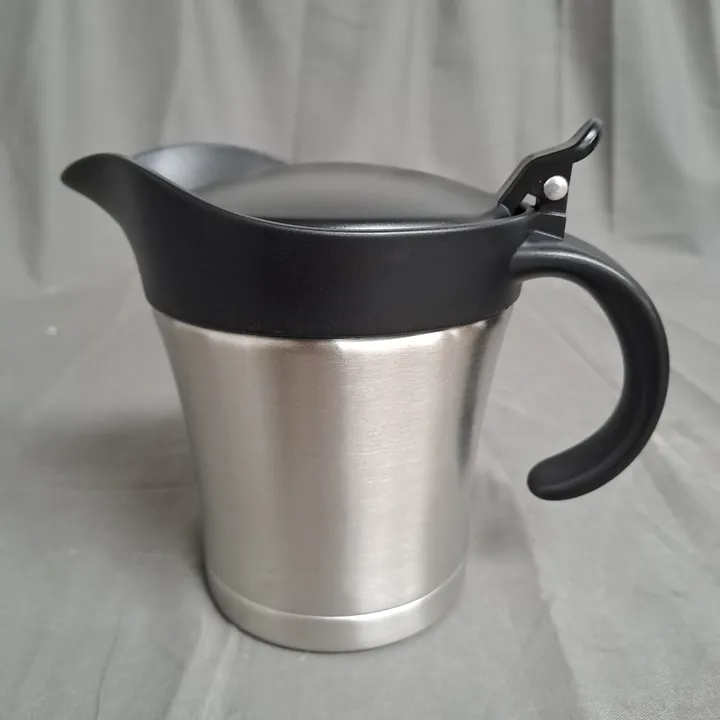 COOK S ESSENTIALS INSULATED GRAVY JUG 4731157 Simon Charles Auctioneers