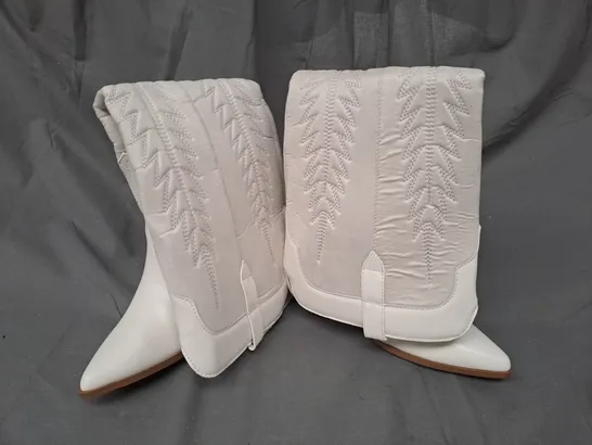 BOXED PAIR OF EGO SIN CITY BLOCK HEEL KNEE-HIGH COWBOY BOOTS IN CREAM UK SIZE 6