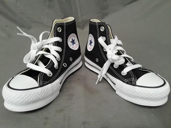 BOXED PAIR OF CONVERSE ALL STAR KID'S SHOES IN BLACK/WHITE UK SIZE 11.5