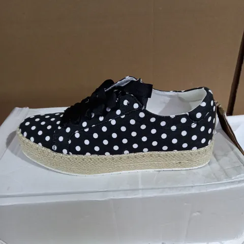 KAMSPADRILLE SHOE BLACK/WHITE POLKA DOT PATTERN UK SIZE 6