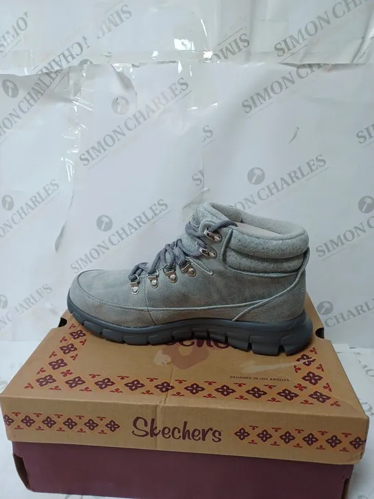 BOXED SKECHERS SYNERGY WARM TECH BOOTS, GREY - SIZE 6