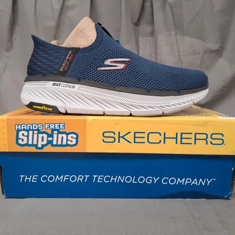 BOXED PAIR OF SKECHERS MAX CUSHIONING PREMIER 2.0 SHOES IN NAVY UK SIZE 9