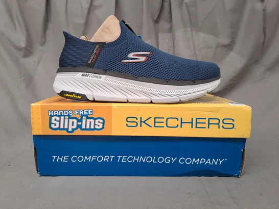 BOXED PAIR OF SKECHERS MAX CUSHIONING PREMIER 2.0 SHOES IN NAVY UK SIZE 9