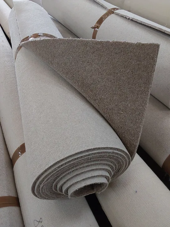 ROLL OF QUALITY ROSENDALE CROPTON CARPET // SIZE: APPROX. 1.16 X 5m