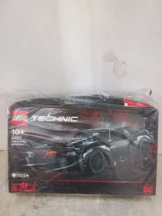 BOXED THE BATMAN LEGO BATMOBILE 