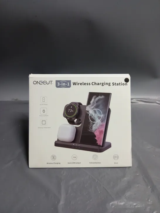 ONECUT 3-IN-1 WIRELESS CHARGING STATION BLACK
