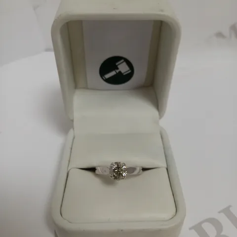 DESIGNER 18CT WHITE GOLD SOLITAIRE RING SET WITH A DIAMOND WEIGHING +-1.08CT