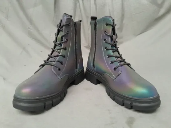 PAIR OF LILLEY SIDE-ZIP ANKLE BOOTS IN OIL SLICK SIZE 3