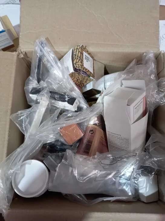 LOT OF APPROXIMATELY 20 COSMETIC AND BEAUTY ITEMS TO INCLUDE LAURA GELLER, BARE MINERALS, EYEKO LONDON ETC