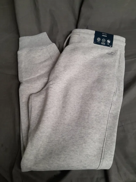 HOLLISTER JOGGERS IN WHITE - SMALL