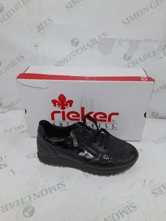 BOXED PAIR OF RIEKER LOW WEDGE TRAINERS IN BLACK SIZE 6