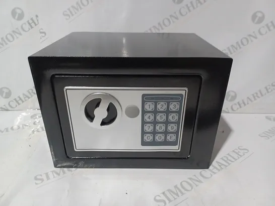 BOXED DAY PLUS SMALL SAFE