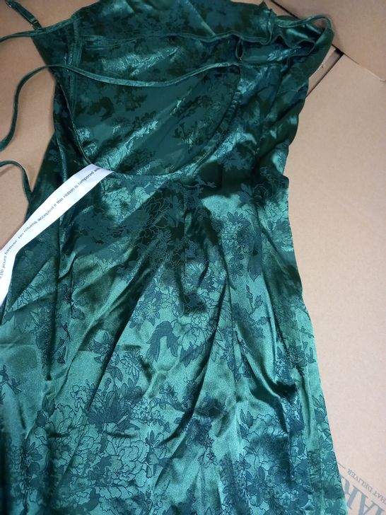 DESIGNER GARDEN GREEN DELICATE SATIN STYLE STATEMENT DRESS - XS