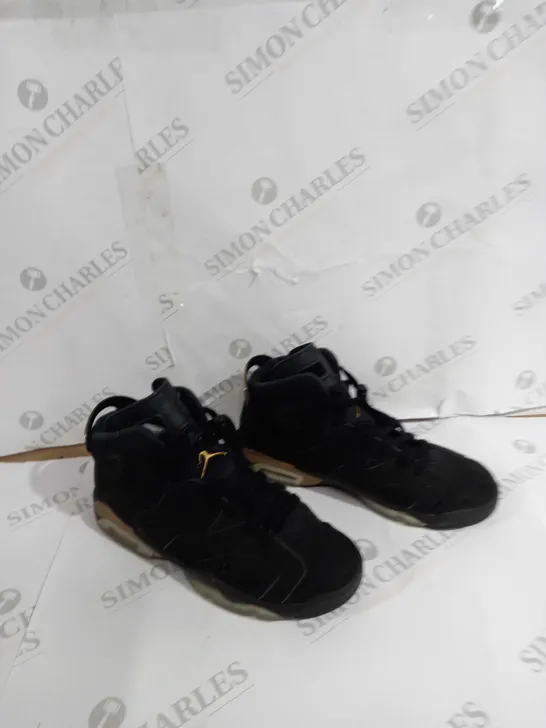 PAIR OF NIKE AIR JORDANS UK 6 BLACK/GOLD 4478757Simon Charles Auctioneers