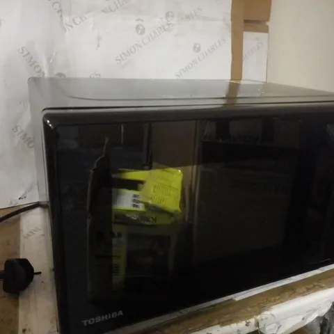 TOSHIBA 950W MICROWAVE OVEN