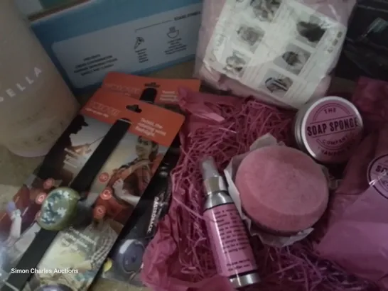 BOX OF ASSORTED ITEMS, INCLUDING 2 × TWISTII WRIST LIGHTS, 2 ×LIPOLIFE SUPLEMENTS, SOAP GIFT SET, CHOPPING BOARD SET, OIL SPRAY.