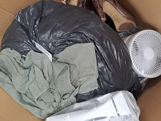 BOX OF APPROXIMATELY 10 ASSORTED HOUSEHOLD ITEMS TO INCLUDE SANDALS, DECORATIVE GARDEN ORNAMENT, ETC - COLLECTION ONLY