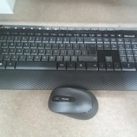 MICROSOFT WIRELESS 2000 DESKTOP - KEYBOARD AND MOUSE COMBO