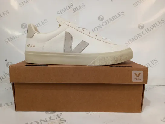 BOXED PAIR OF VEJA CAMPO CHROMEFREE LEATHER SHOES IN WHITE UK SIZE 8