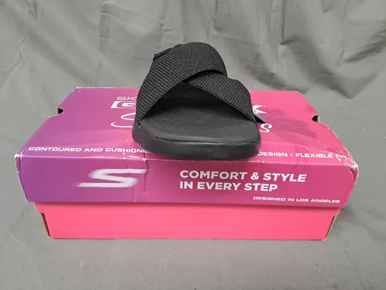 BOXED PAIR OF SKECHERS OPEN TOE SANDALS IN BLACK UK SIZE 6