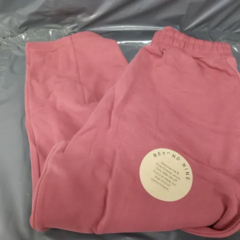 BEYOND NINE HUXLEY FLEECE JERSEY TROUSERS IN DUST RED - SMALL